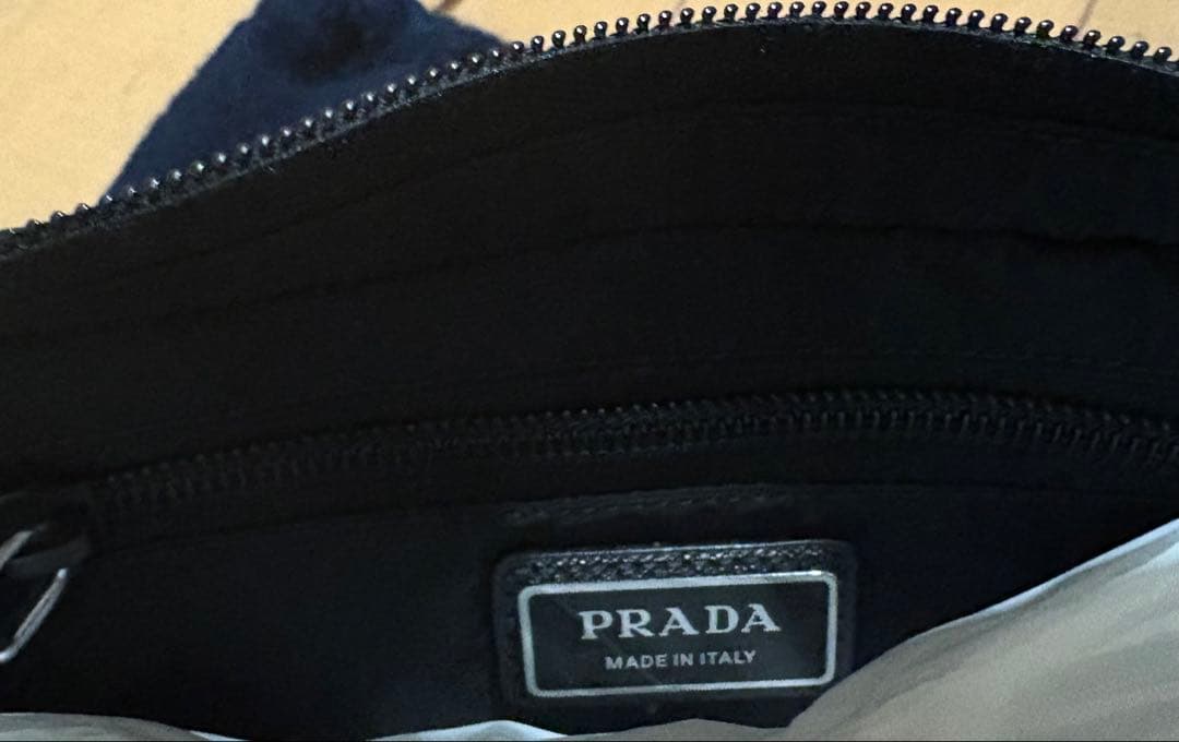 PRADA ロゴプレート ベルトバッグ