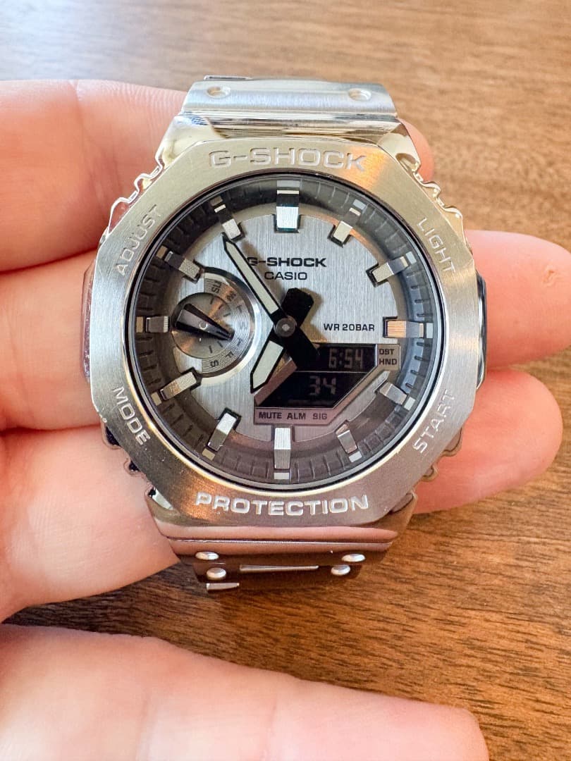 超美品　G-SHOCK GM-2100-1AJF　互換ステンレスベルト着用