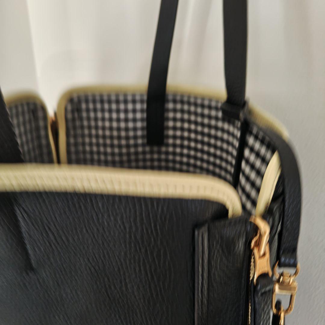 美品イアクッチトートバッグ　レザー　リバーシブル　 小型ポーチ付き