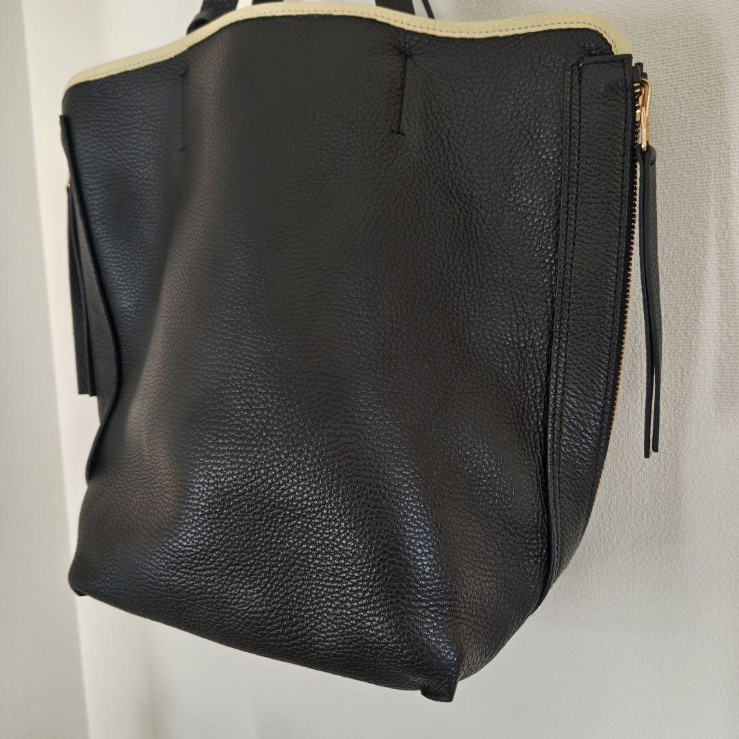 美品イアクッチトートバッグ　レザー　リバーシブル　 小型ポーチ付き