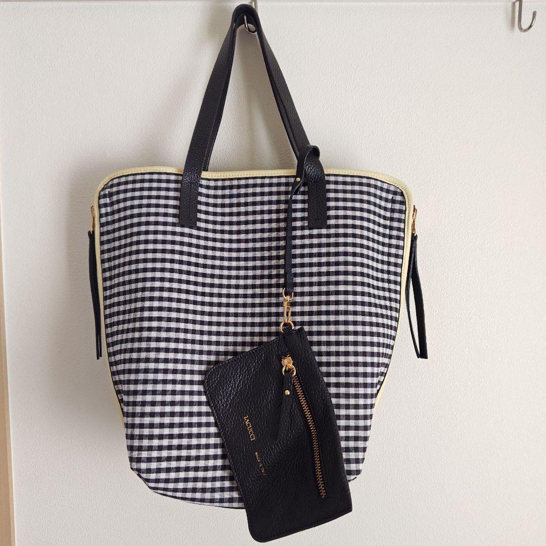 美品イアクッチトートバッグ　レザー　リバーシブル　 小型ポーチ付き