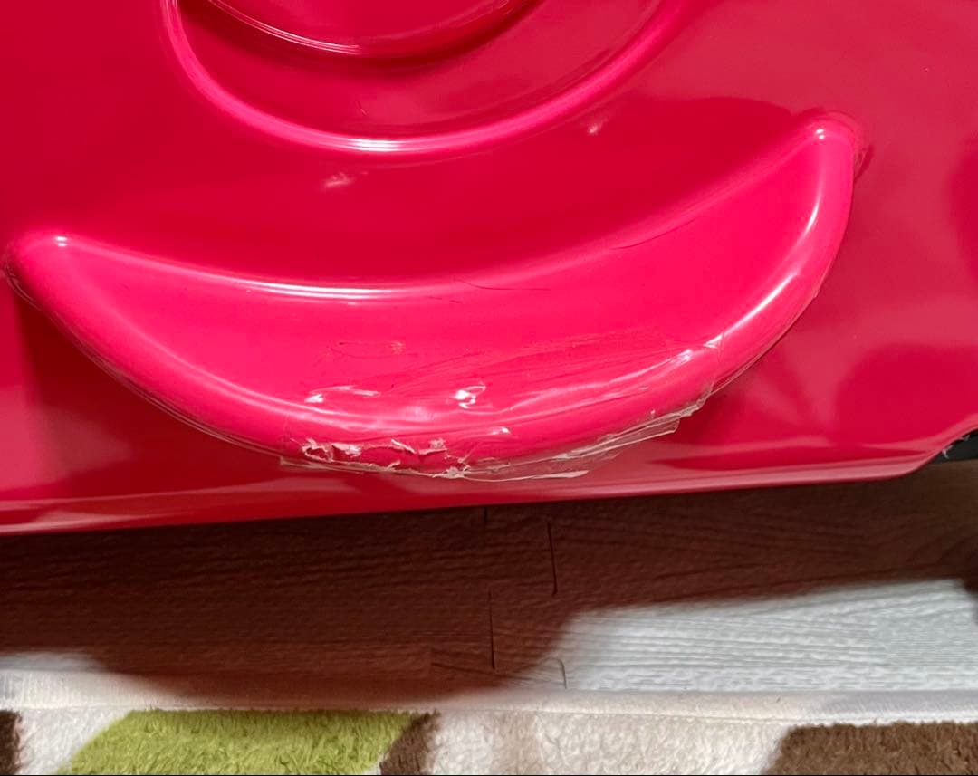 子どもが乗れる　キャリーケース　ピンク