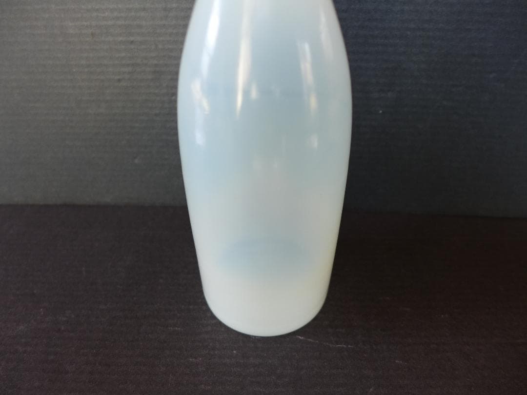 蔵出し　明治期頃　乳白ガラス　徳利　和ガラス瓶　乳半　明治ガラス　酒器　美品