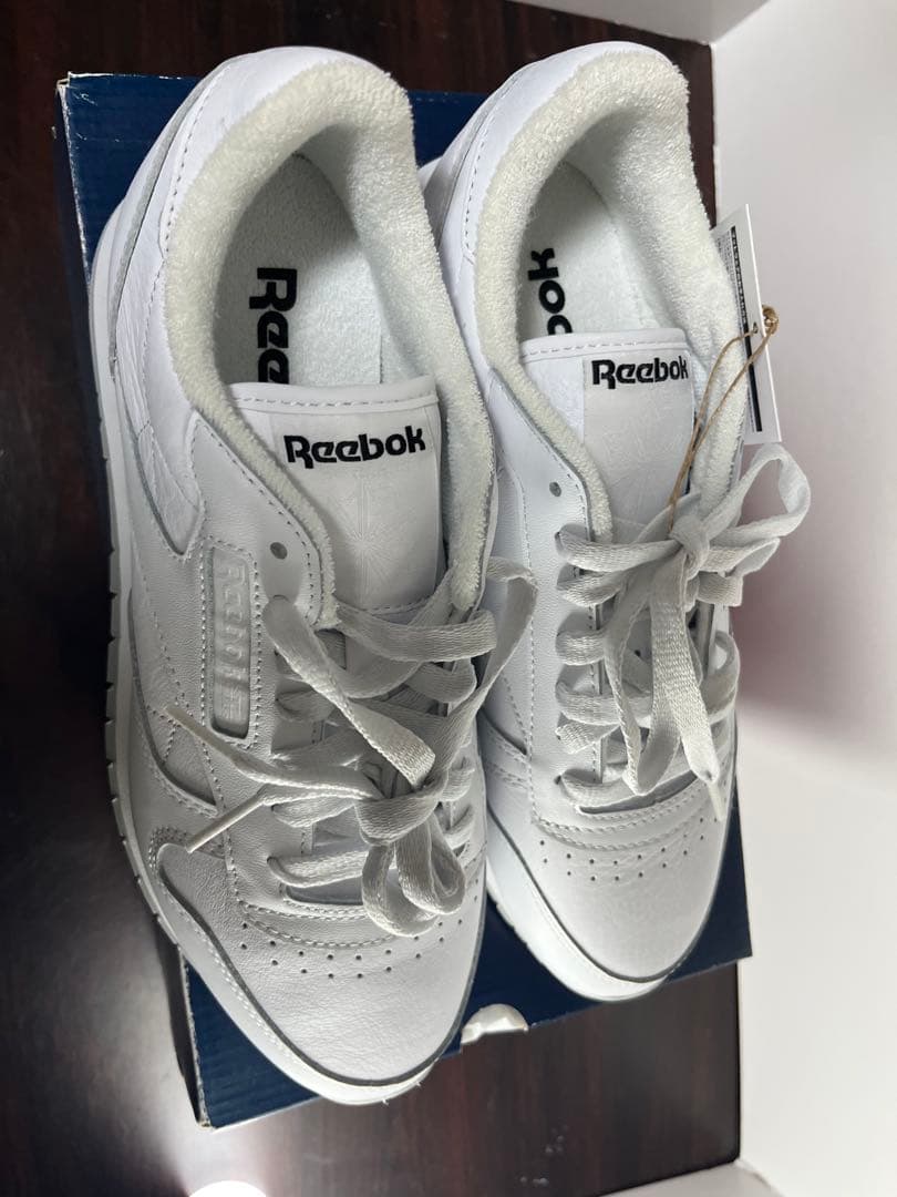 【新品未使用】Reebok リーボック　スニーカー　HP9689