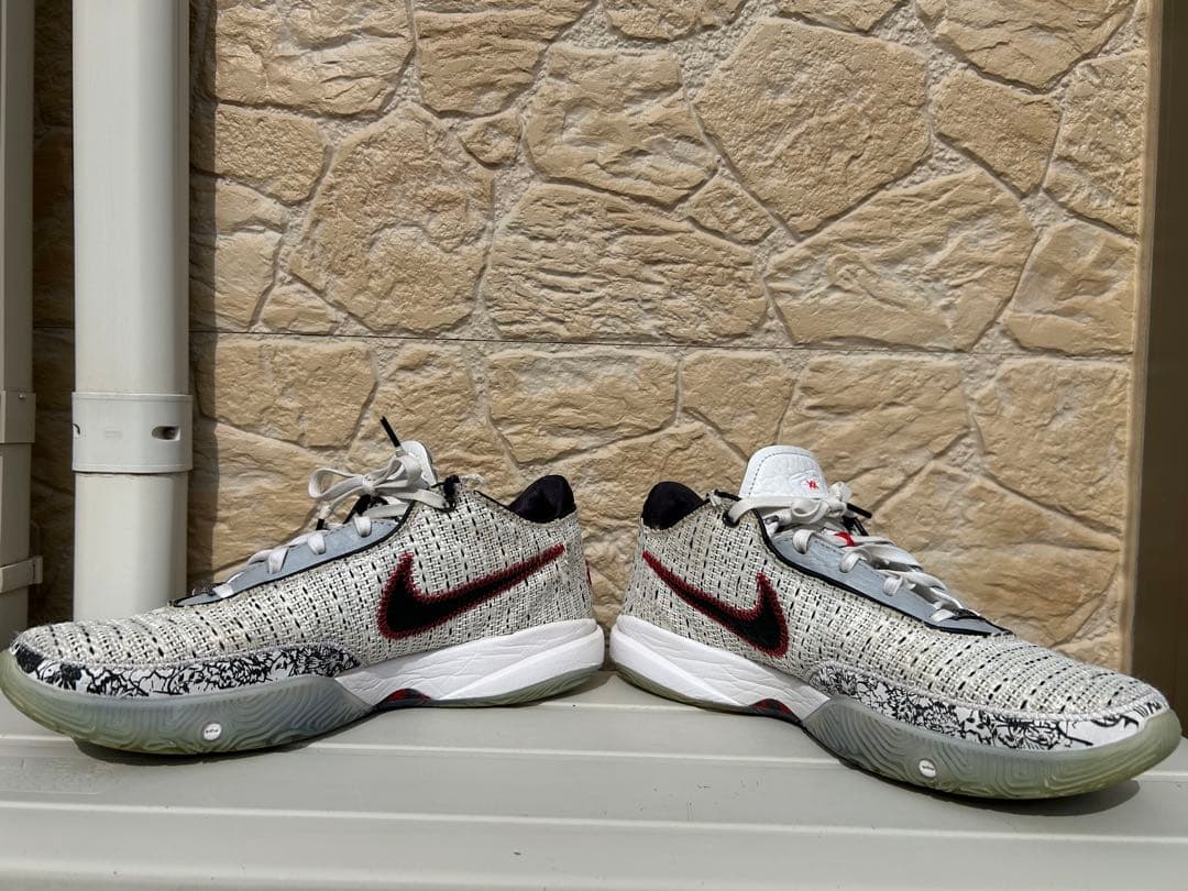 Nike LeBron 20 バスケットボールシューズ ホワイト/ゴールド