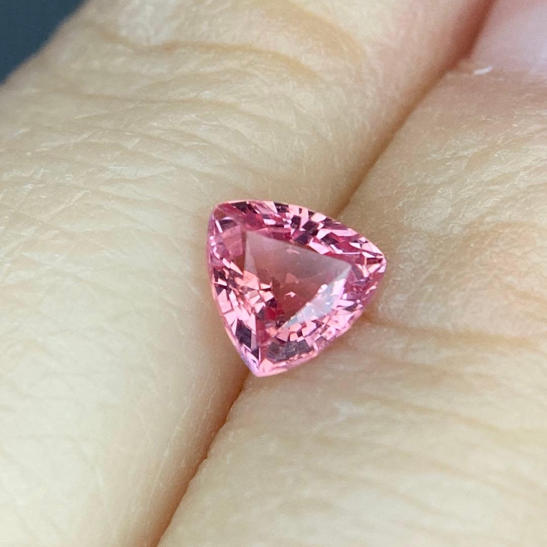 (426)鑑付　マダガスカル産　パパラチアサファイア　ルース　0.57ct