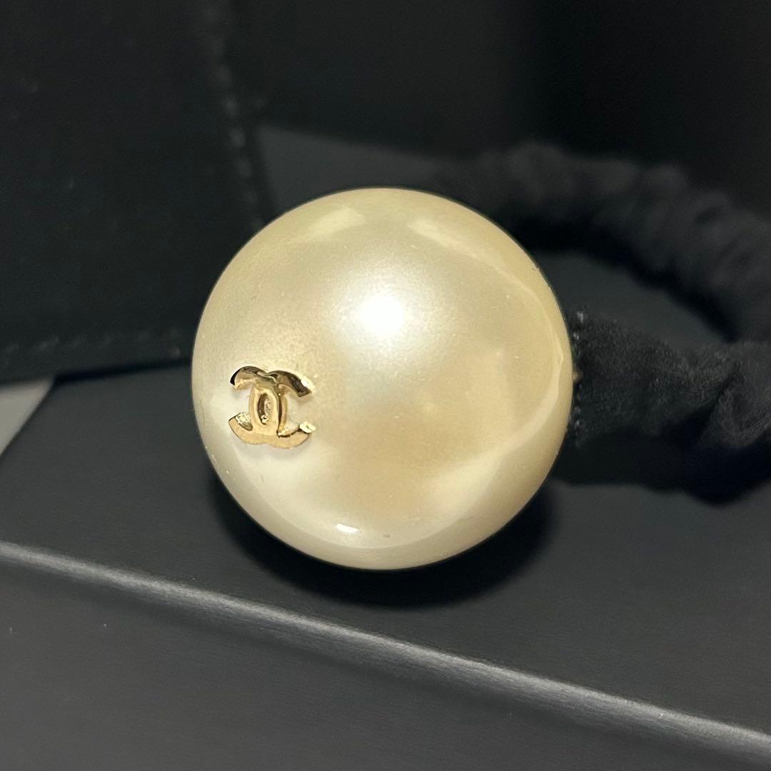 トゥントゥン 美品！ CHANEL パール付きヘアゴム シュシュ