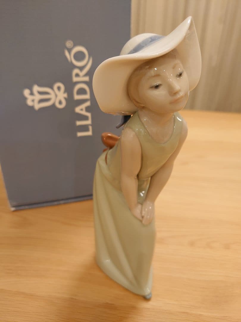 【極美品 無欠損】LLADRO リヤドロ 5009『鏡のまえで』(若草色の少女)