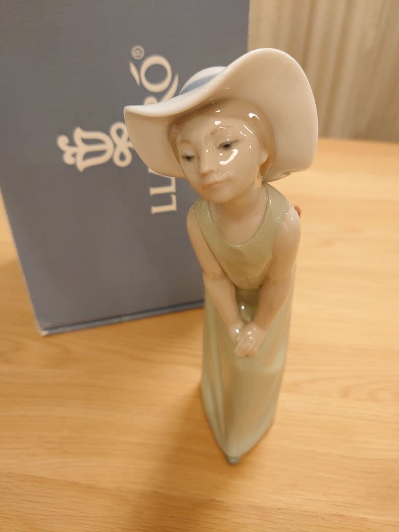 【極美品 無欠損】LLADRO リヤドロ 5009『鏡のまえで』(若草色の少女)