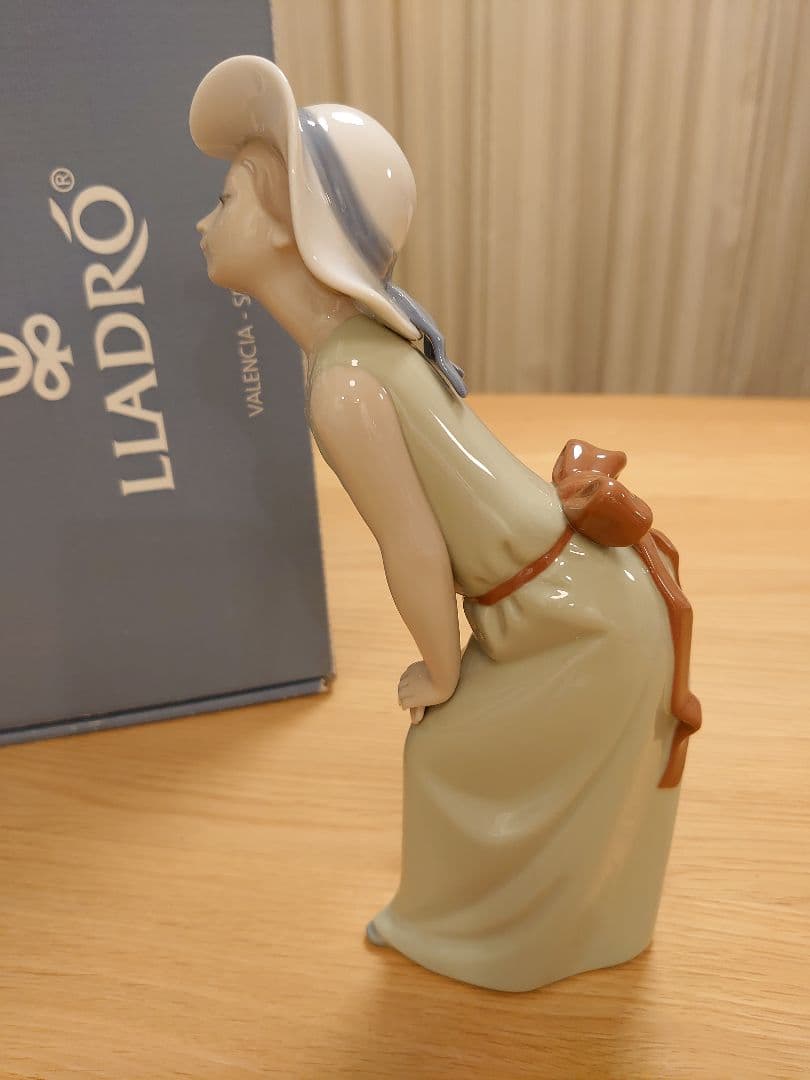 【極美品 無欠損】LLADRO リヤドロ 5009『鏡のまえで』(若草色の少女)