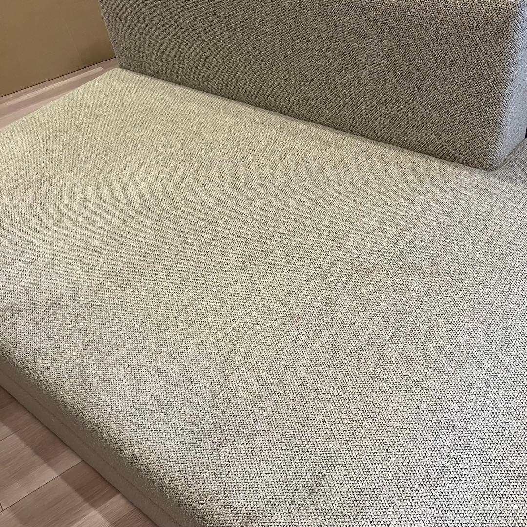 オーダーメイド品のソファサンゲツの生地、ソファベッドサイドテーブル付き