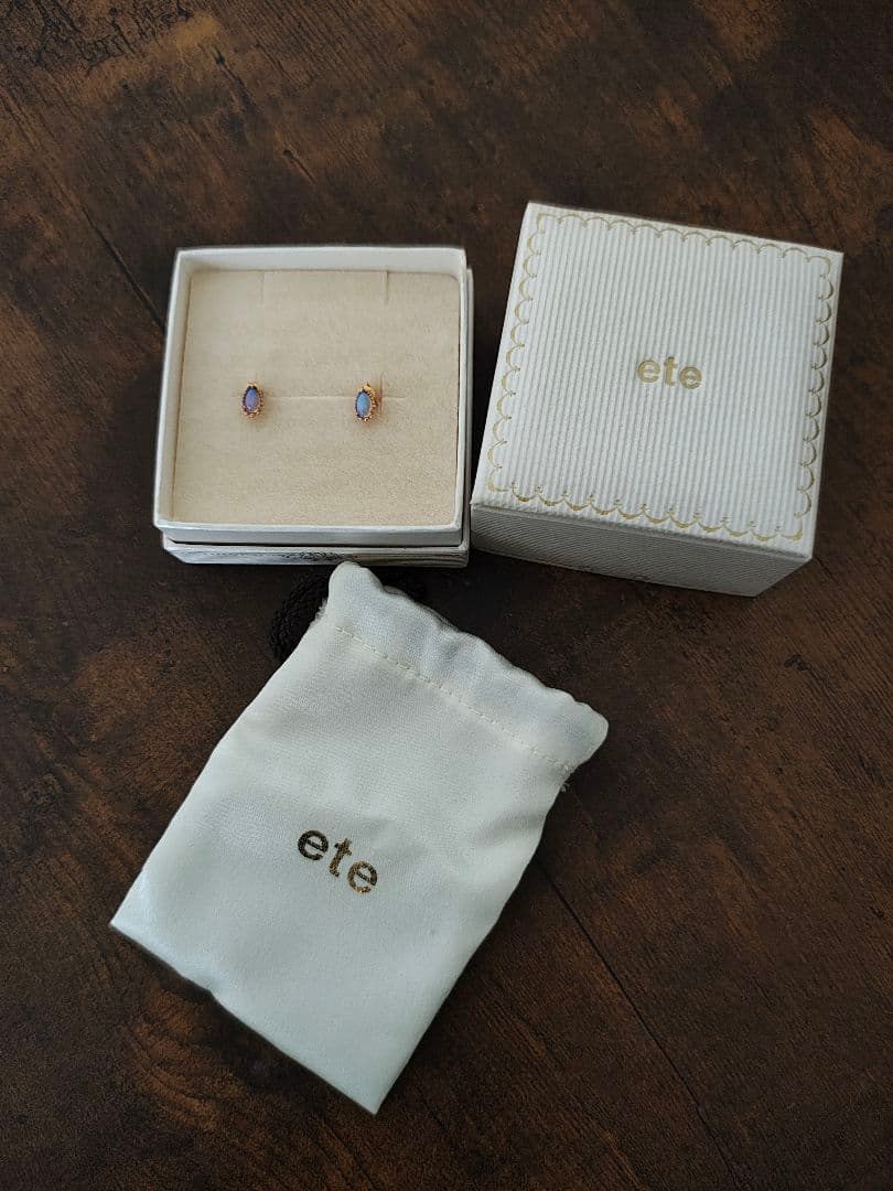 ete 青色 スタッドピアス 箱付き