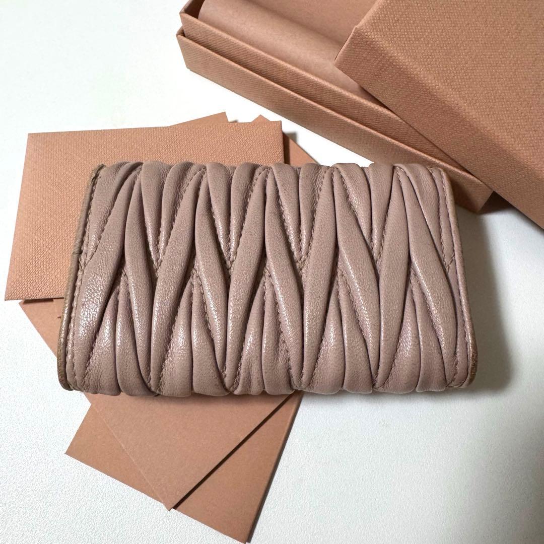 Miu Miu 三つ折り財布 オパール 5PG222 マテラッセ