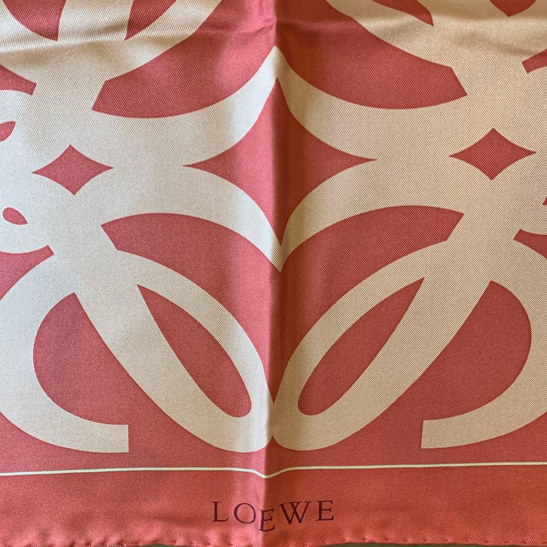 ロエベ　新品　LOEWE スカーフ　シルク　アナグラム　ロゴ入り　オレンジ系