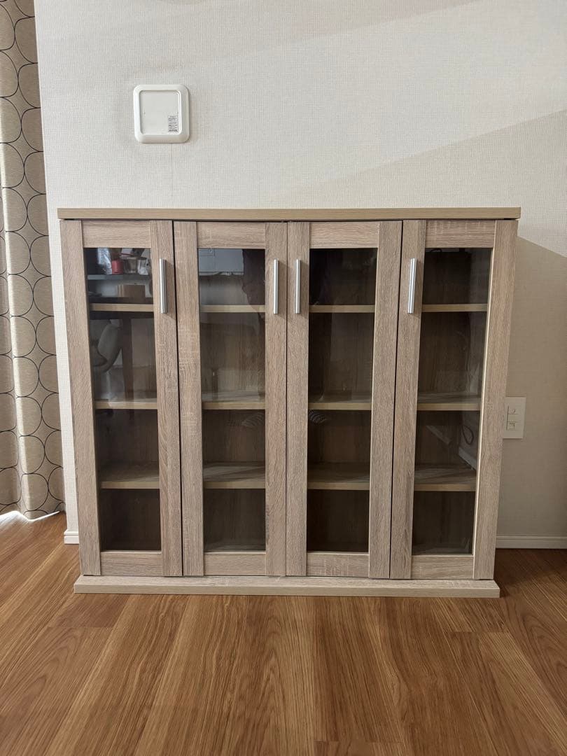 北欧ナチュラルなガラス扉キャビネット✨スリムでお洒落、新品売り切れ中の人気商品！