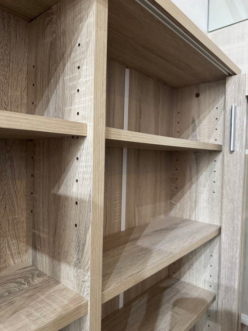 北欧ナチュラルなガラス扉キャビネット✨スリムでお洒落、新品売り切れ中の人気商品！