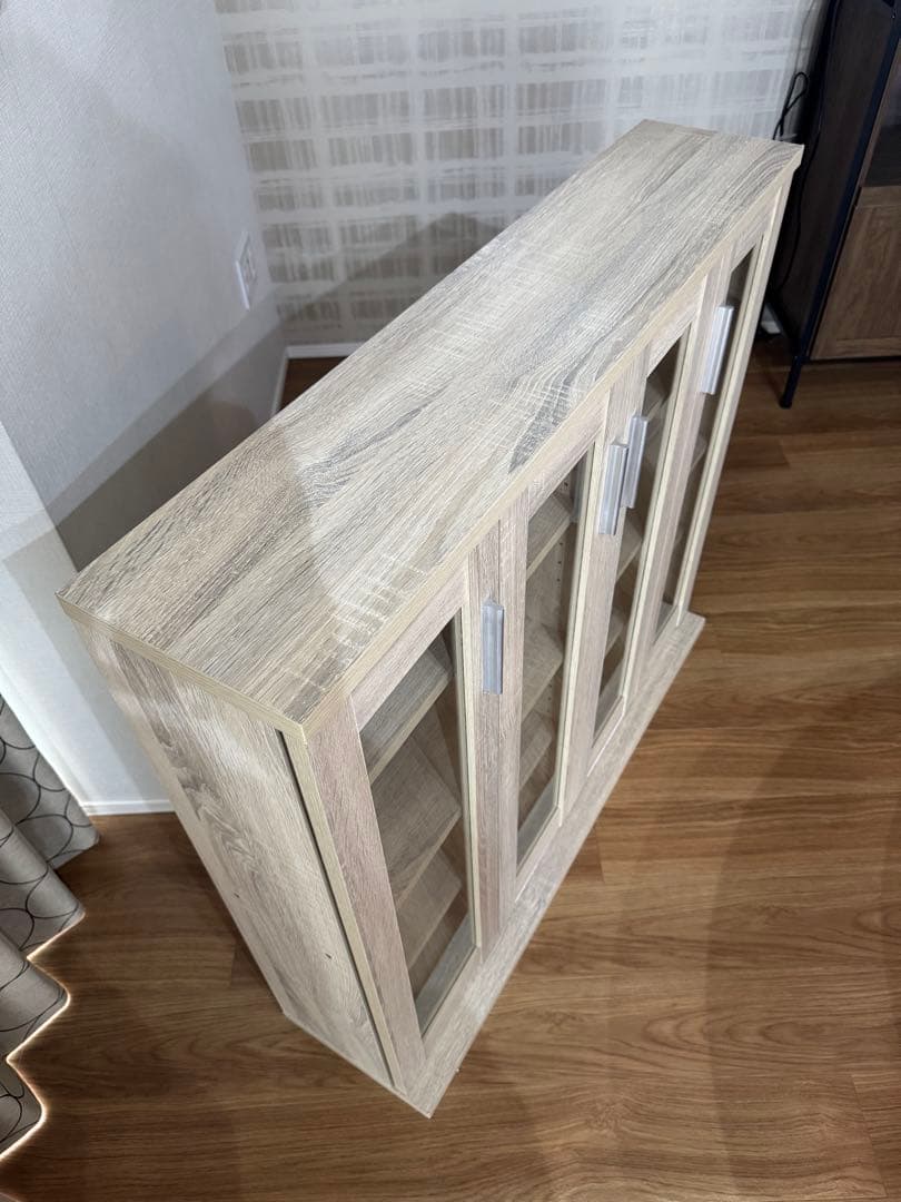 北欧ナチュラルなガラス扉キャビネット✨スリムでお洒落、新品売り切れ中の人気商品！