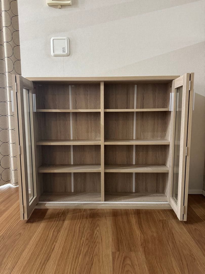 北欧ナチュラルなガラス扉キャビネット✨スリムでお洒落、新品売り切れ中の人気商品！