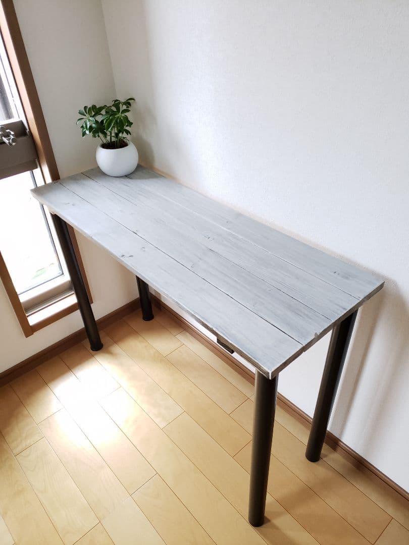 シャビーホワイト　カウンターテーブル　木目調　アンティーク　カフェ　ダイニング