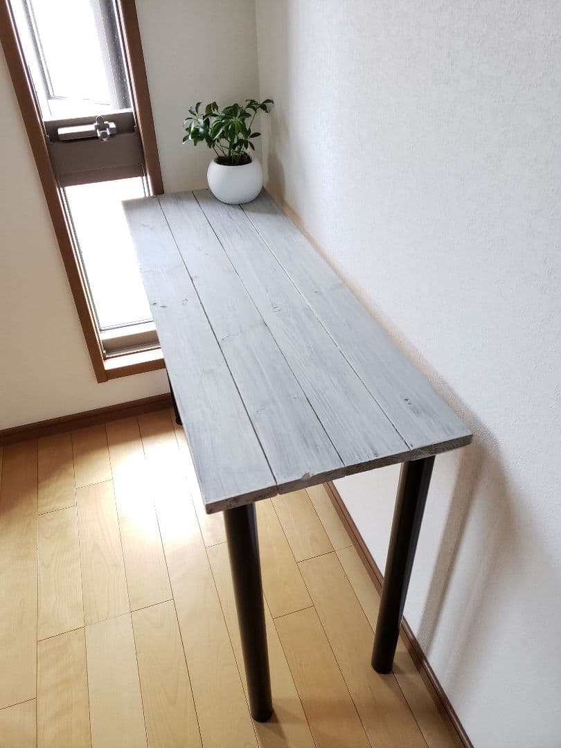 シャビーホワイト　カウンターテーブル　木目調　アンティーク　カフェ　ダイニング