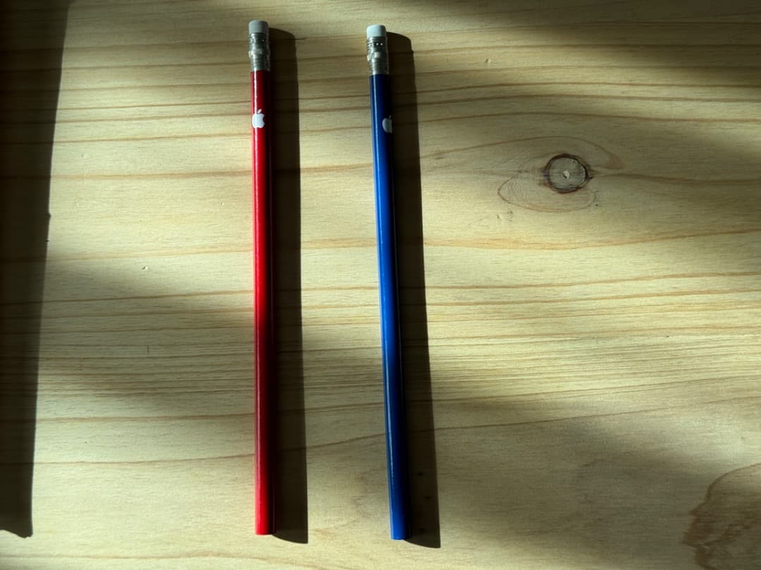 【本社グッズ】Apple アップル　ロゴ入り鉛筆24本　赤と青12本ずつ