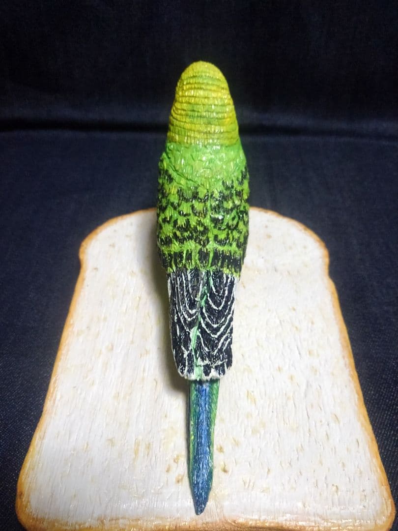 実物大 木彫りのセキセイインコ