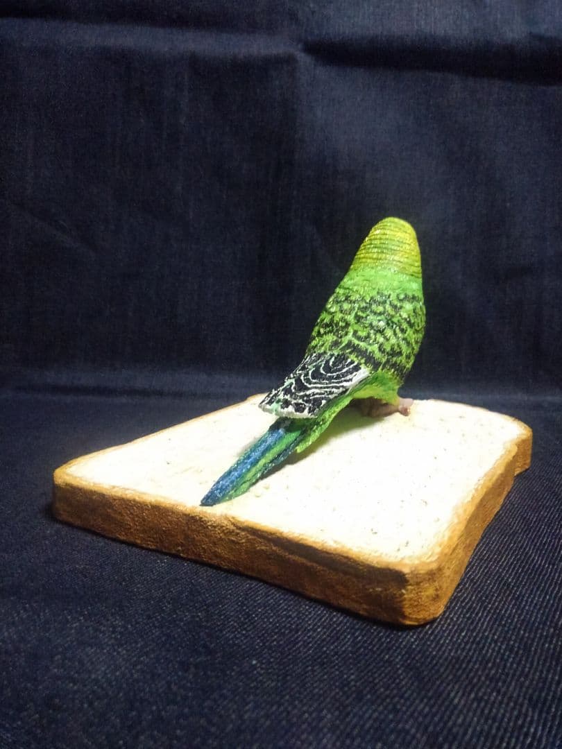 実物大 木彫りのセキセイインコ