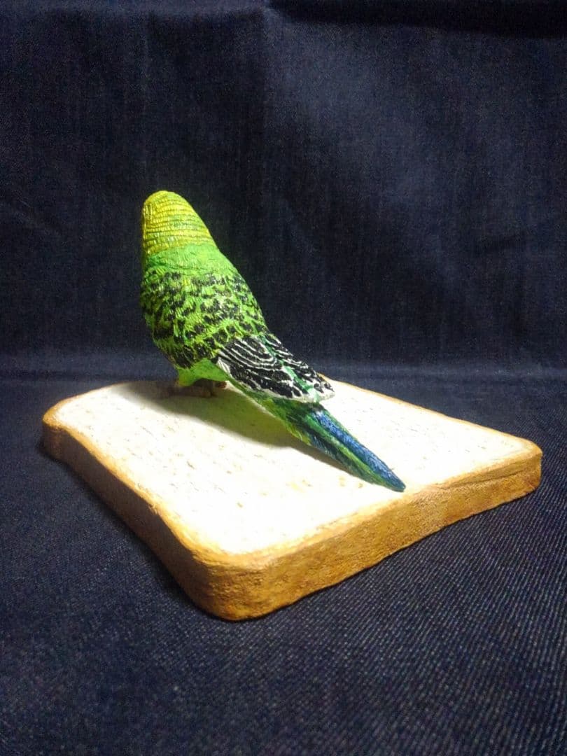 実物大 木彫りのセキセイインコ