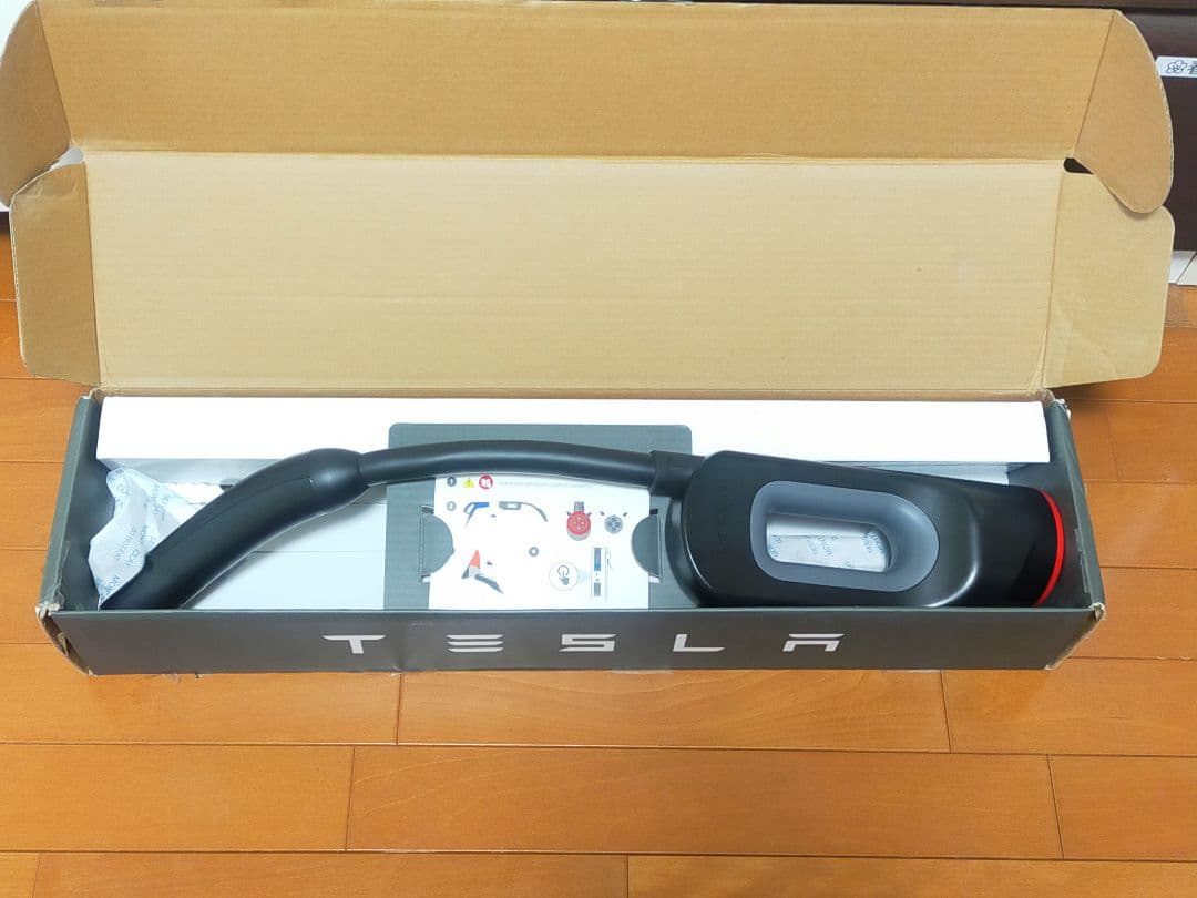 テスラ チャデモアダプター　TESLA CHADEMO