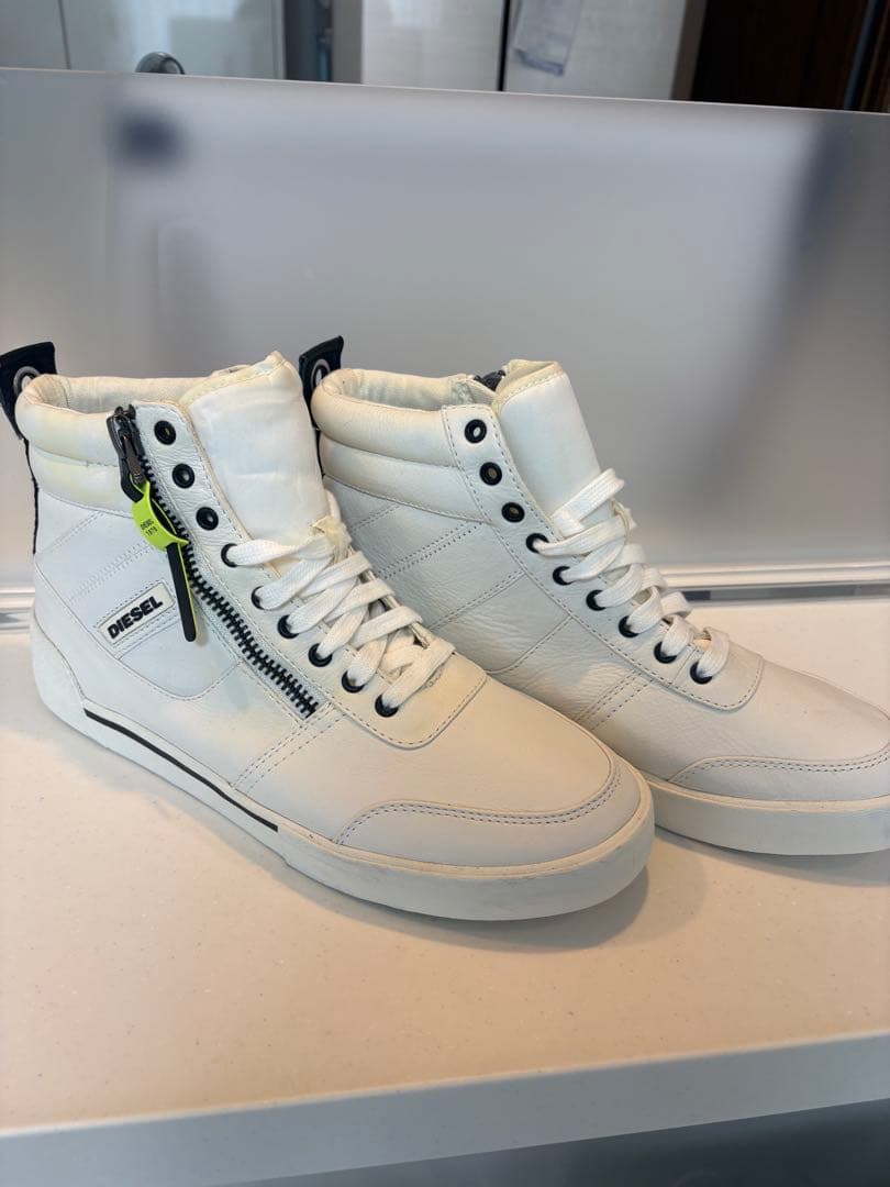 DIESEL ホワイトハイカットスニーカー