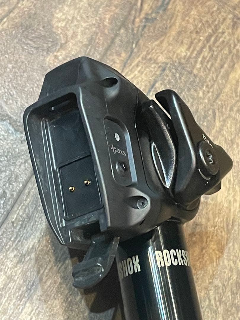 ROCKSHOX Reverb AXS 電動ドロッパーシートポスト30.9mm