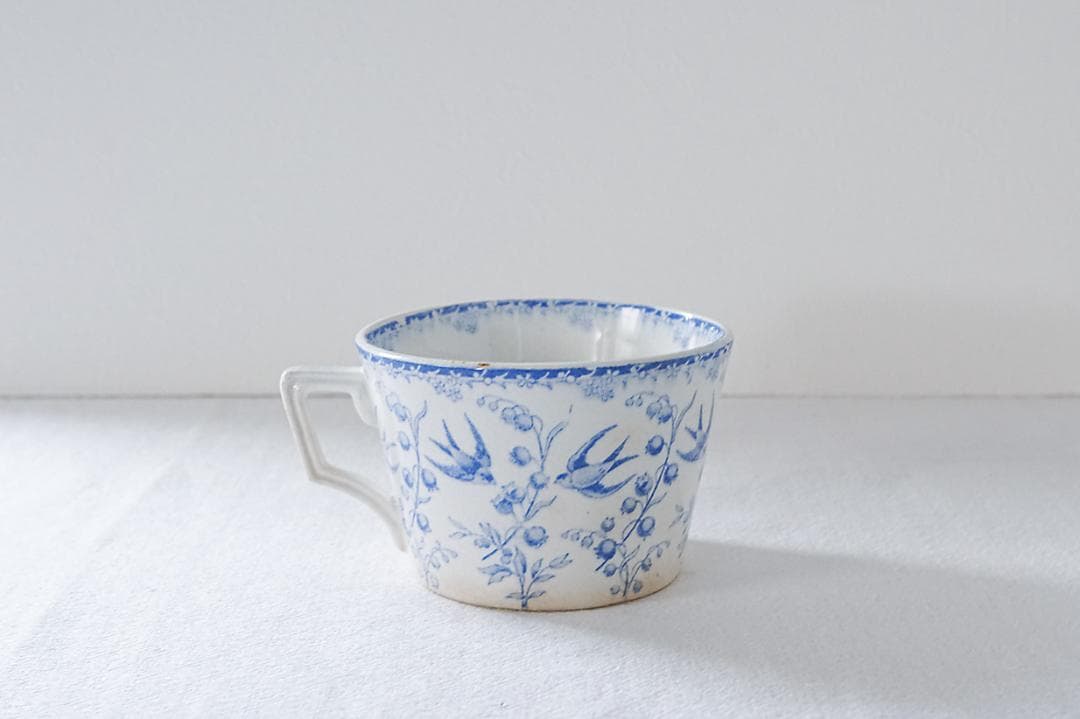 フランスアンティーク　サルグミンヌ　ツバメ　スズラン　カップ　水色