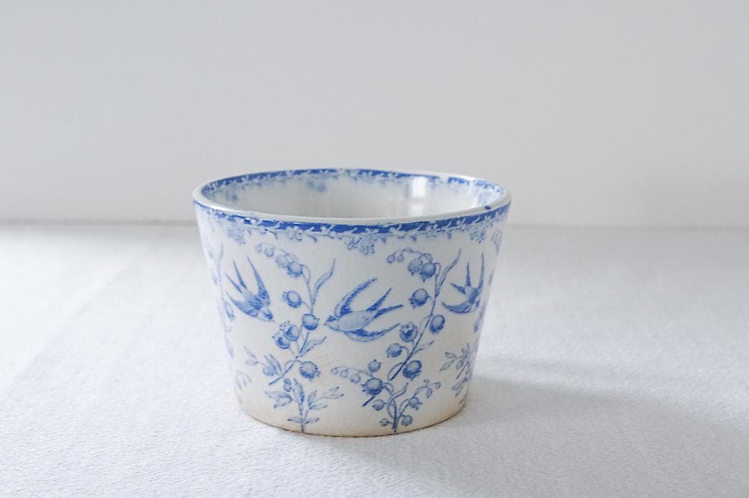 フランスアンティーク　サルグミンヌ　ツバメ　スズラン　カップ　水色