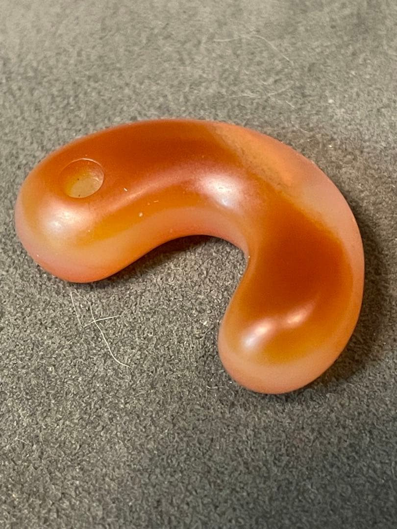 古墳時代中期　赤瑪瑙製勾玉