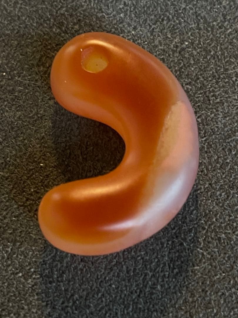 古墳時代中期　赤瑪瑙製勾玉