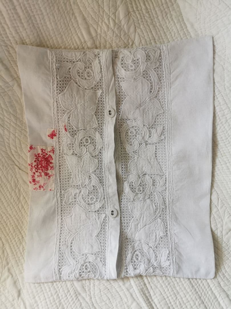 アンティーク オープンカットワーク薔薇レース イニシャル花文字刺繍 リネンカバー