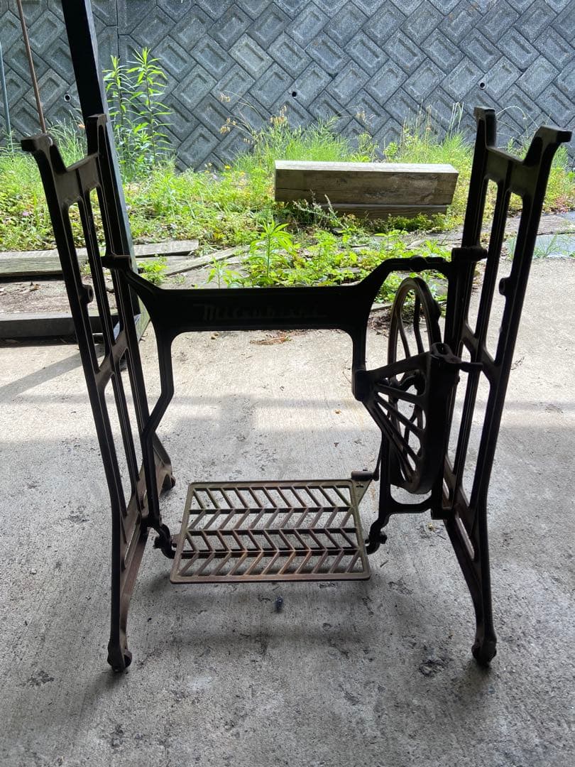 三菱　足踏みミシン フレーム アンティーク置物やガーデニングなどジャンクガーデン