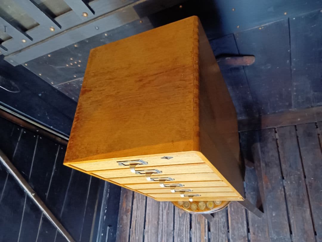 1960's　オーク材　ネームプレート　引手金具　楢材　小引き出し　６段