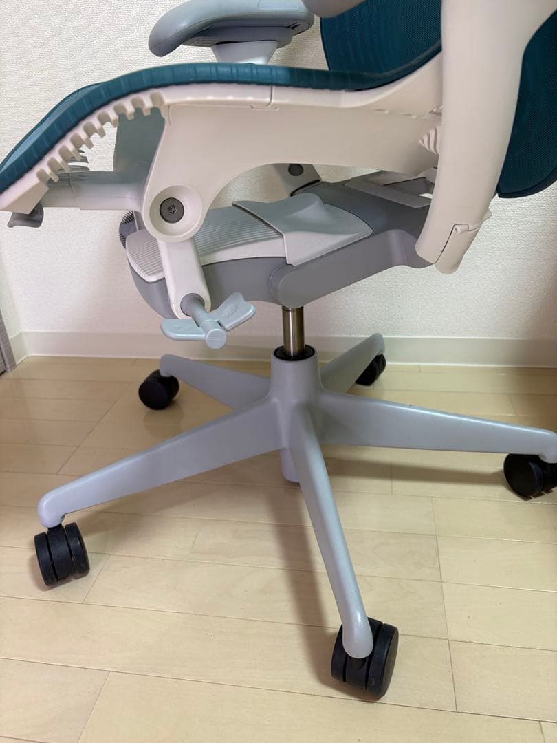 ハーマンミラー　ミラ2チェア　ダークターコイズ