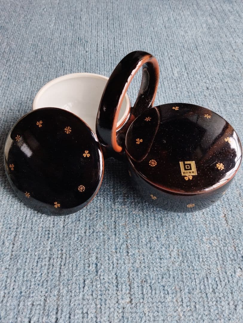 つなぎ蓋物　白山陶器