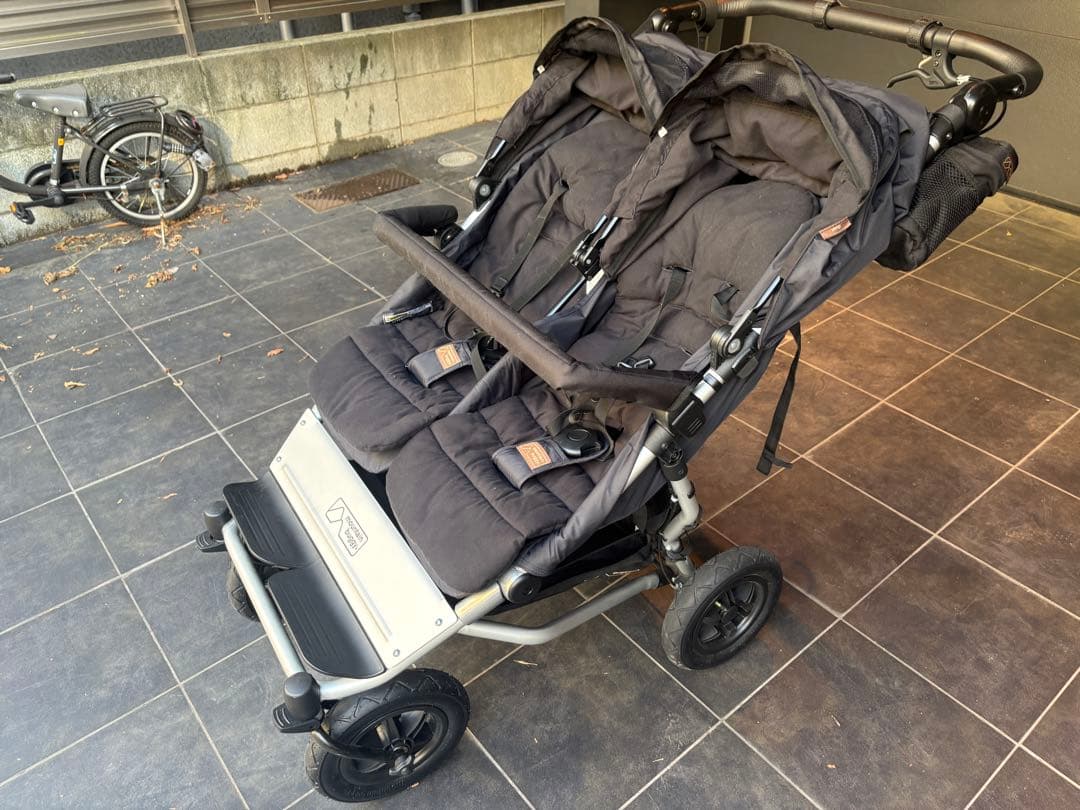 Mountain Buggy ／Duet 双子用ベビーカー／ブラック