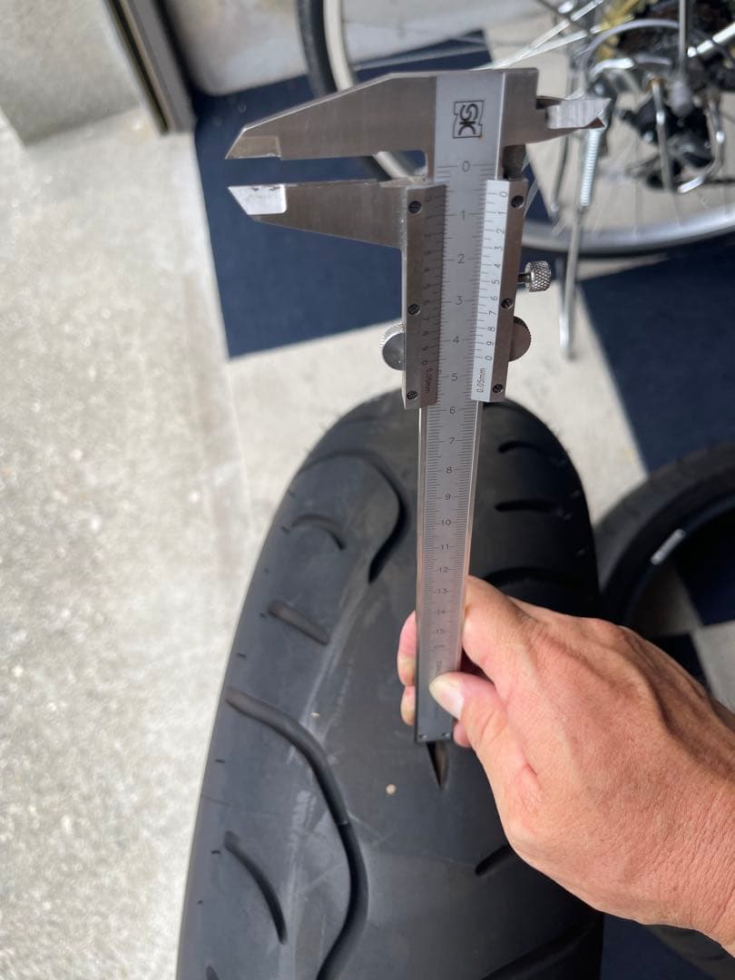 ブリヂストンBATTLAX T30F 120/70ZR17