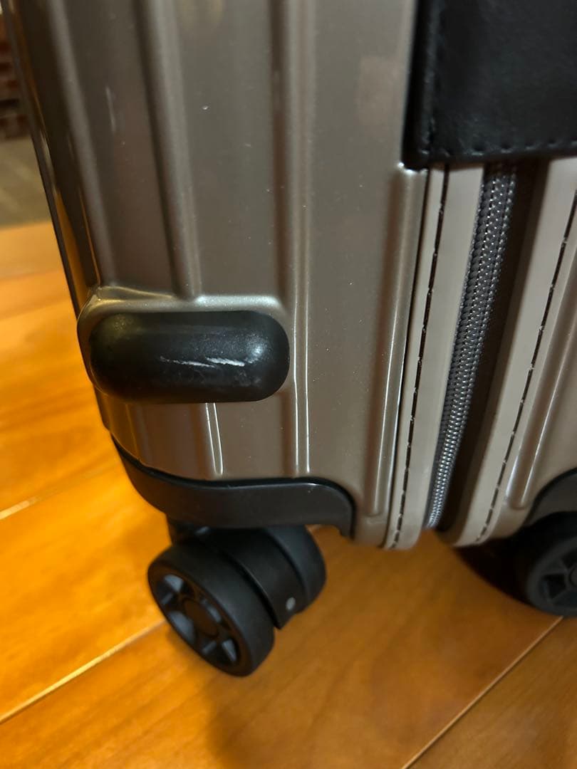 RIMOWA 中型キャリーケース(機内持ち込みサイズ)