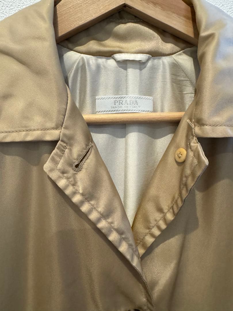 PRADAレインコート