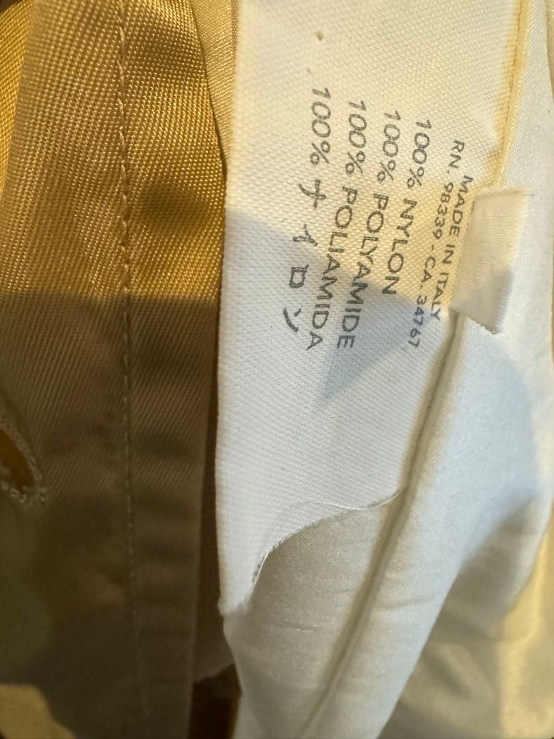 PRADAレインコート