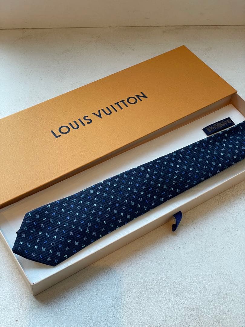 【新品未使用】LOUIS VUITTON ネクタイ ネイビー　成人式向け