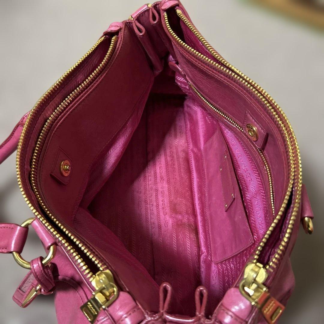 プラダPRADA ピンク レザートートバッグ斜め掛け紐付き