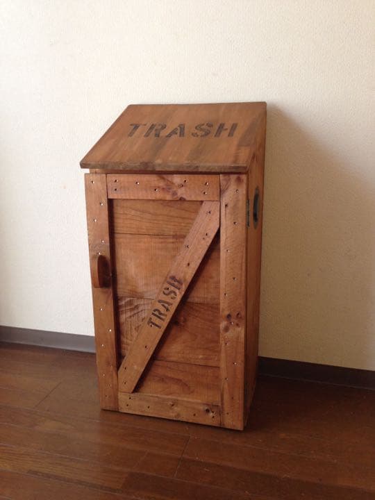 雰囲気のある『TRASH』木製のゴミ箱　ダストボックス
