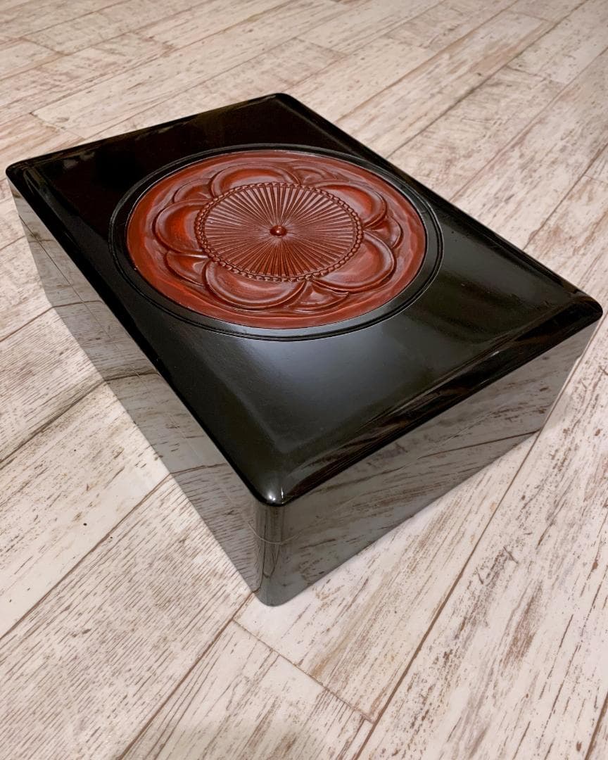 漆塗り　八重向こう梅　文箱