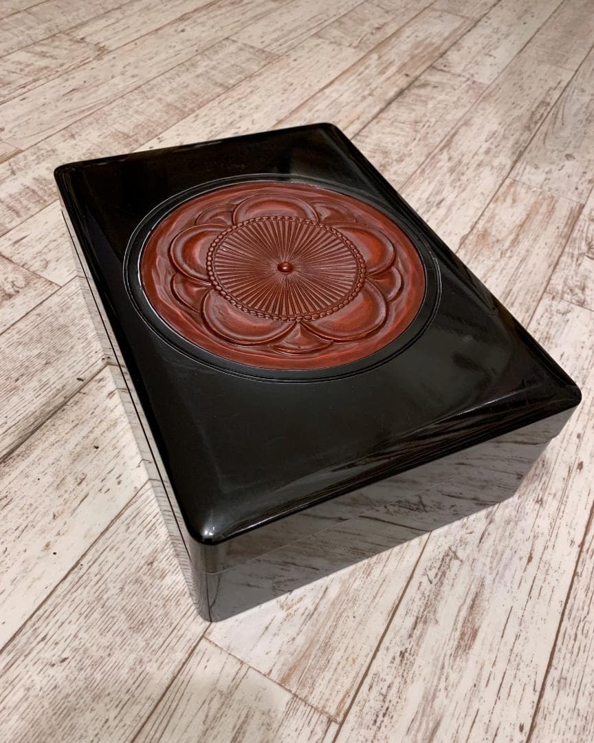 漆塗り　八重向こう梅　文箱